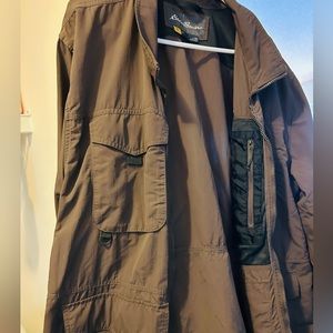 Lightweight windbreaker